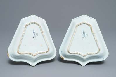 A pair of Dutch Delft blue and white fan-shaped sweetmeat dishes, late 17th C.