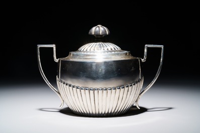 A silver tea service on tray, prob. Germany, late 19th C.
