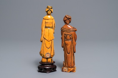 Deux figures de courtisanes en ivoire sculpt&eacute;, Chine, Ming