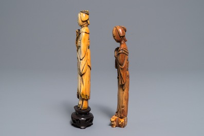 Deux figures de courtisanes en ivoire sculpt&eacute;, Chine, Ming