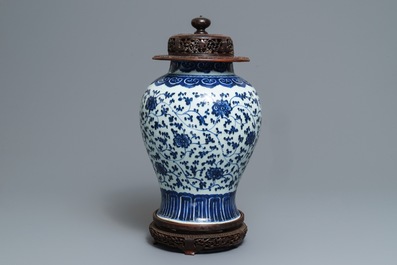 A Chinese blue and white 'aster' dish and a 'peony scroll' vase, Kangxi and 19th C.