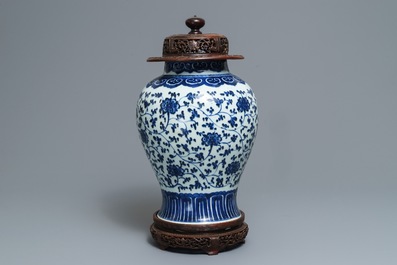 A Chinese blue and white 'aster' dish and a 'peony scroll' vase, Kangxi and 19th C.