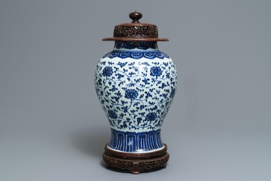 A Chinese blue and white 'aster' dish and a 'peony scroll' vase, Kangxi and 19th C.