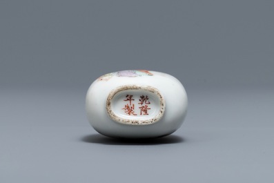 Une tabati&egrave;re en porcelaine de Chine qianjiang cai, 19/20&egrave;me