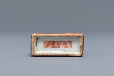 Een Chinese grisaille snuiffles, Qianlong merk, 19/20e eeuw