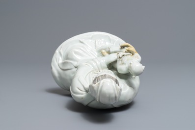 Un mod&egrave;le de Guanyin &agrave; l'enfant en porcelaine blanc de Chine, Qianlong