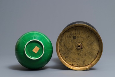 Two Chinese monochrome green and black vases, 18/19th C.