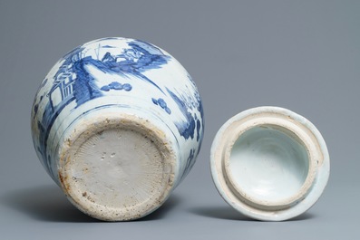 Un grand vase couvert en porcelaine de Chine bleu et blanc, Wanli