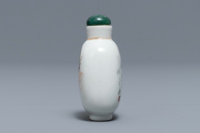 A Chinese qianjiang cai snuff bottle with a lady at a table, 19/20th C.