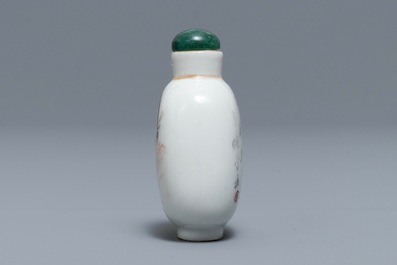 A Chinese qianjiang cai snuff bottle with a lady at a table, 19/20th C.