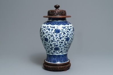 A Chinese blue and white 'aster' dish and a 'peony scroll' vase, Kangxi and 19th C.