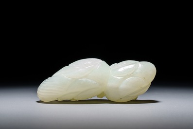 Un groupe en jade sculpt&eacute; figurant deux canards, 19/20&egrave;me