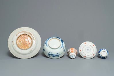 Een collectie divers Chinees blauwwit, famille verte en Swatow porselein, 16/18e eeuw