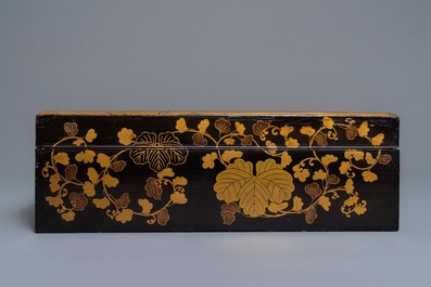 Un suzuribako en laque &agrave; d&eacute;cor de vignes, Japon, Edo ou Meiji, 18/19&egrave;me