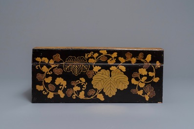 Un suzuribako en laque &agrave; d&eacute;cor de vignes, Japon, Edo ou Meiji, 18/19&egrave;me