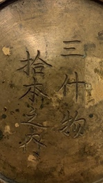 Un dorj en bronze, un &eacute;l&eacute;phant incrust&eacute; et un vase tubulaire, Sino-Tibet et Japon, 18/19&egrave;me