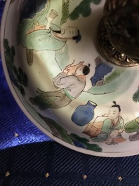 Un bol couvert en porcelaine de Chine famille verte &agrave; monture en bronze dor&eacute;, Kangxi