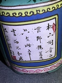 Een Chinese beschilderde Yixing steengoed theepot met deksel, 19e eeuw