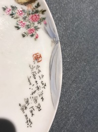 Une assiette en porcelaine de Chine famille rose, R&eacute;publique, 20&egrave;me