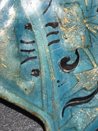 Un carreau en forme d'&eacute;toile de type Lajvardina &agrave; fond turquoise, Kashan, Iran, 13&egrave;me