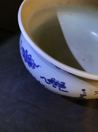 Un br&ucirc;le-parfum en porcelaine de Chine famille rose &agrave; faund jaune, Yongzheng