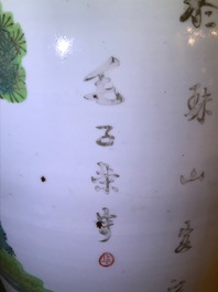 Drie Chinese famille rose en verte vazen, &eacute;&eacute;n met Qianlong merk, 19/20 eeuw