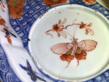 A Chinese Imari-style condiments dish, a covered jug and a mug, Kangxi/Qianlong