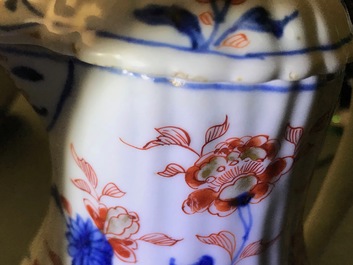 A Chinese Imari-style condiments dish, a covered jug and a mug, Kangxi/Qianlong