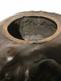 A large Japanese bronze model of a foo dog, Edo, 17/18th C.