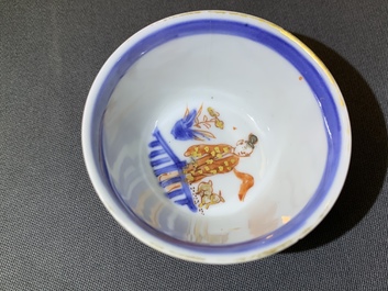 Neuf tasses et huit soucoupes en porcelaine de Chine rouge de fer et dor&eacute;, Kangxi