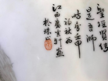 Une plaque en porcelaine de Chine qianjiang cai, sign&eacute;e Wang Yun Shan, dat&eacute;e 1932