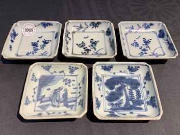 Vijf vierkante Chinese blauwwitte 'ko-sometsuke' schoteltjes voor de Japanse markt, Ming