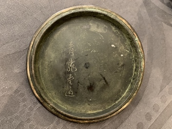 Deux verseuses tetsubin en fonte de fer et bronze, Japon, Meiji, 19&egrave;me