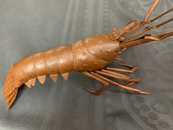 Un okimono 'jizai' en cuivre figurant une langouste, sign&eacute; Myochin, Showa, 20&egrave;me