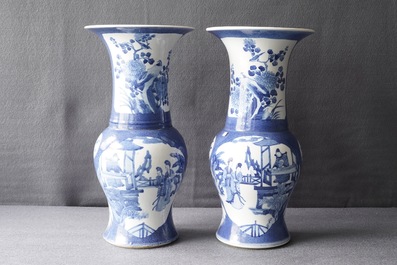Een paar Chinese poederblauwe yenyen vazen en twee celadon vazen, 19e eeuw