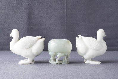 A Chinese celadon jade brush washer and a pair of white jade ducks, 19th and 20th C.