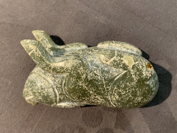 Un rhyton en forme de cerf et un mod&egrave;le d'un cochon en jade sculpt&eacute;, Han ou apr&egrave;s