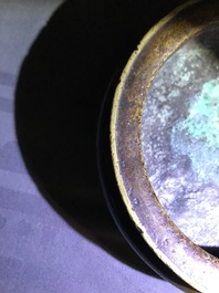 Een Chinese bronzen driepotige wierookbrander, Xuande merk, Ming