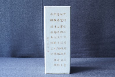 Een vierkante Chinese qianjiang cai hoedensteun, gesign. Mei Fengqiao, 19e eeuw