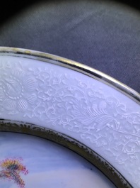 Une paire d'assiettes en porcelaine de Chine famille rose et bianco sopra bianco &agrave; d&eacute;cor 'Pierre le Grand', Qianlong