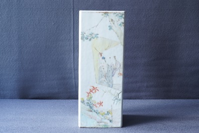 Un porte-chapeau en porcelaine de Chine qianjiang cai, sign&eacute; Mei Fengqiao, 19&egrave;me