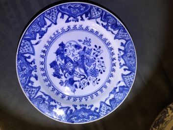 Un lot vari&eacute; en porcelaine de Chine bleu et blanc, Kangxi/Qianlong