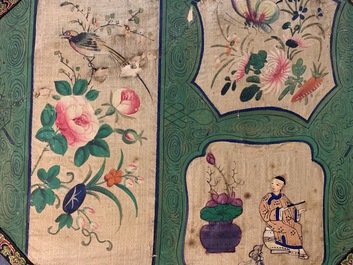 Une paire d'&eacute;ventails en papier peint et laque de Chine, Canton, 19&egrave;me