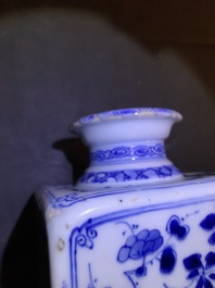 Une paire de bo&icirc;tes &agrave; th&eacute; en porcelaine de Chine bleu et blanc, marque Yu, Kangxi