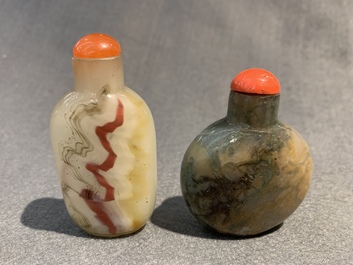 Vijftien diverse Chinese snuifflessen in jade, agaat, malachiet en andere hardsteen, 18/20e eeuw