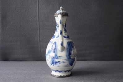 Een Chinese blauwwitte dekselkan met zilveren montuur, Transitie periode