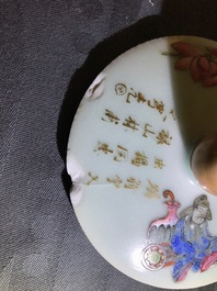 Cinq pots couverts en porcelaine de Chine famille rose, 19&egrave;me