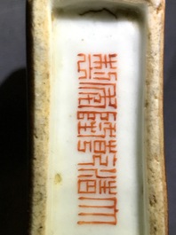 Een Chinese grisaille snuiffles, Qianlong merk, 19/20e eeuw