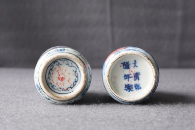 Four various Chinese porcelain and glass snuff bottles, 19/20th C.