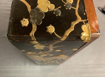Un grand suzuribako en laque &agrave; d&eacute;cor de prunus, Japon, Edo ou Meiji, 18/19&egrave;me
